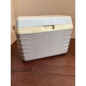 RARE Rubbermaid Lavender Pearl Accents Cooler Model 2901 Holds 3‎ Cans Or Lunch
